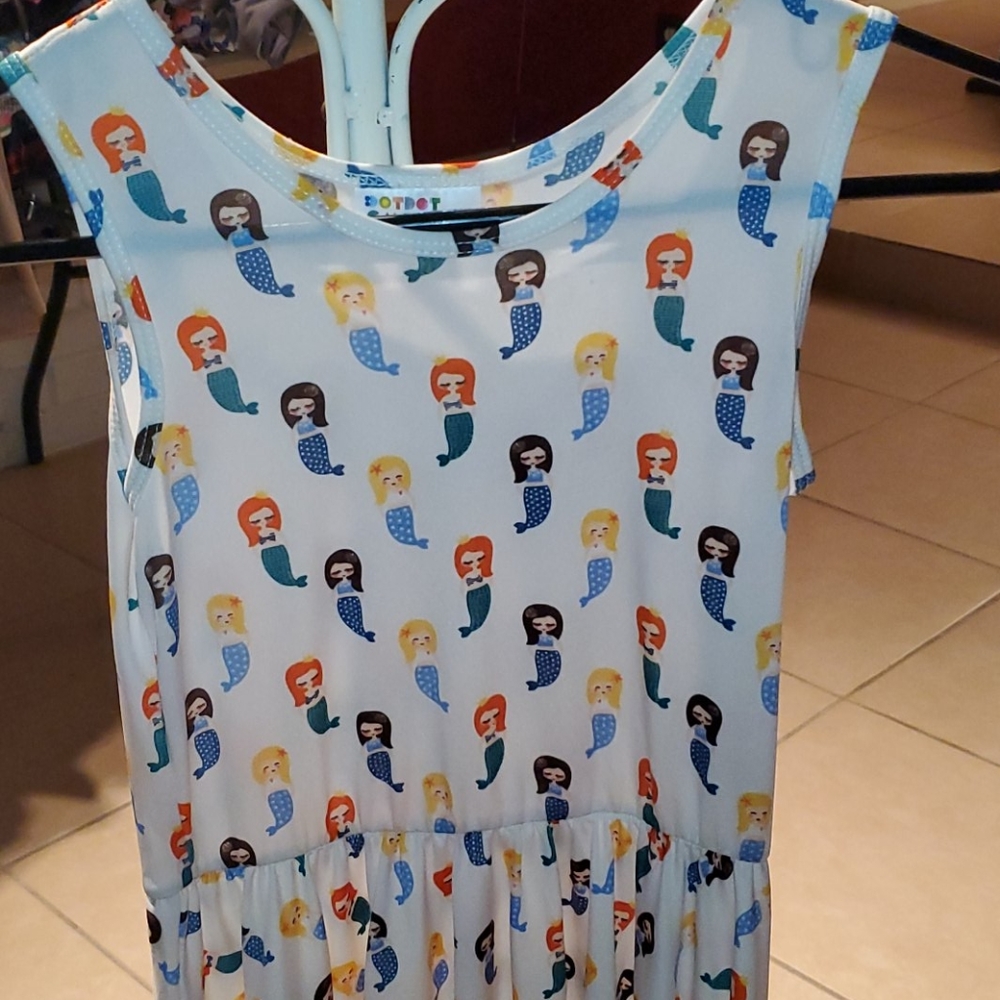 Girl's dress 8/10
